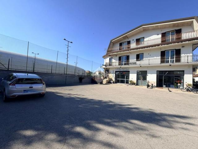 Locale Commerciale in affitto a Frosinone, Lazio
