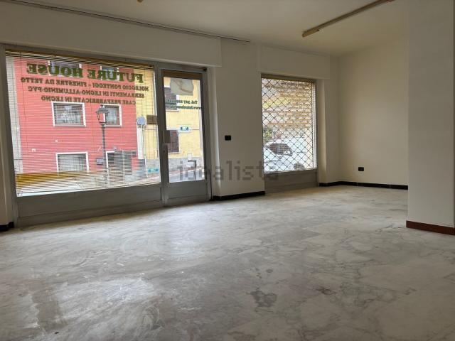 Locale Commerciale in affitto a Conoz, Chatillon