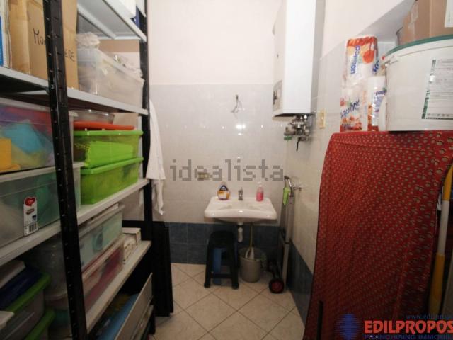Locale Commerciale in affitto a Lazzate, Lombardia