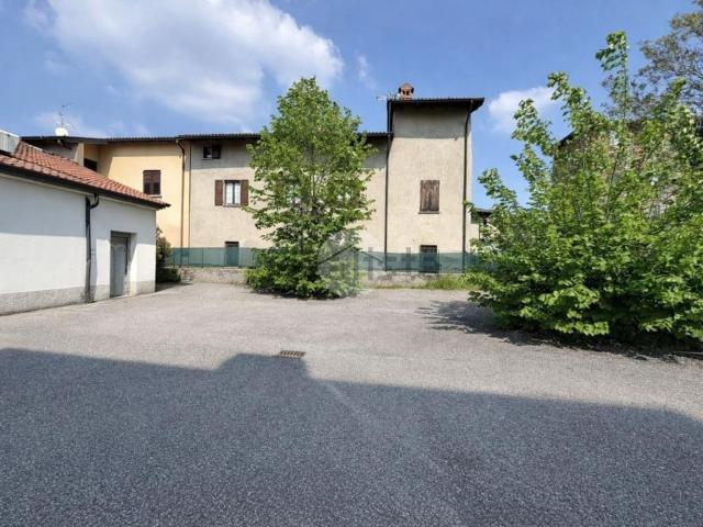 Locale Commerciale in affitto a Curnasco, Treviolo