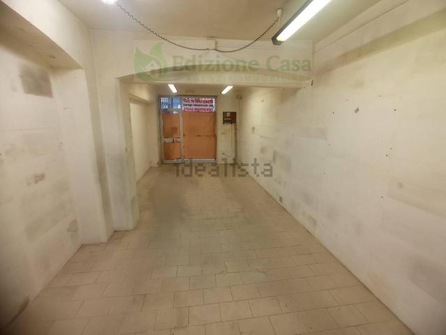 Locale Commerciale in affitto a Parma, Oltretorrente