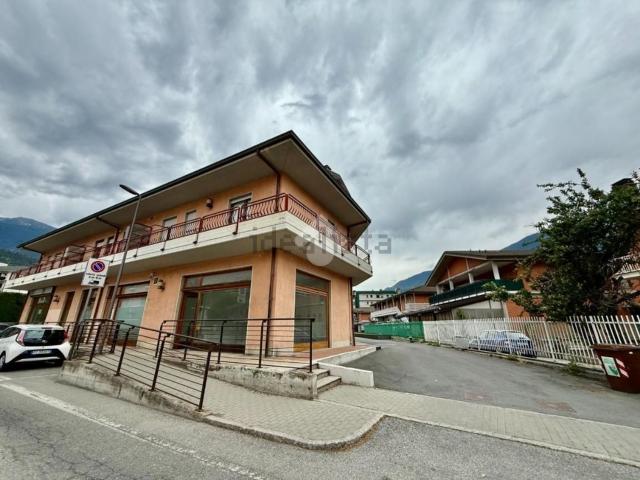 Locale Commerciale in affitto a Aosta