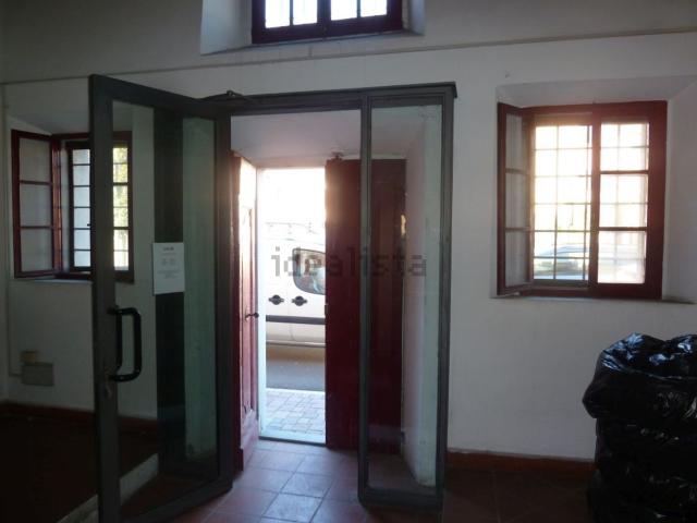 Locale Commerciale in affitto a Colignola, San Giuliano Terme