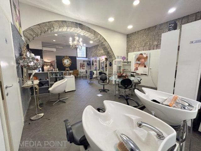 Locale Commerciale in affitto a Viterbo, Lazio