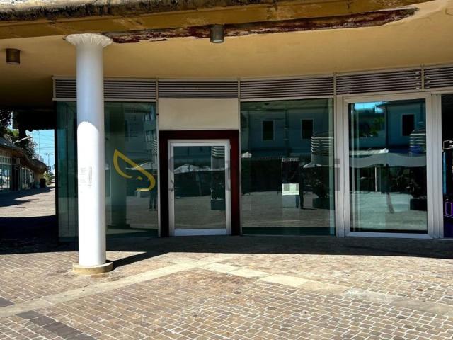 Locale Commerciale in affitto a Alba, Riccione