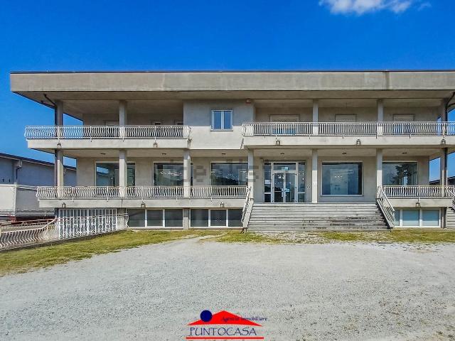 Locale Commerciale in affitto a Piemonte, Cuneo