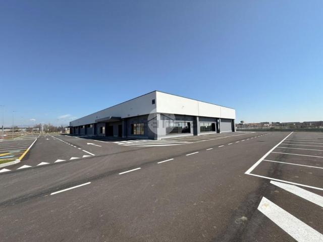 Locale Commerciale in affitto a Calcio, Lombardia