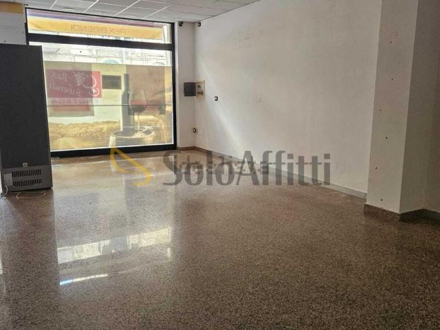 Locale Commerciale in affitto a Centro, Puglia