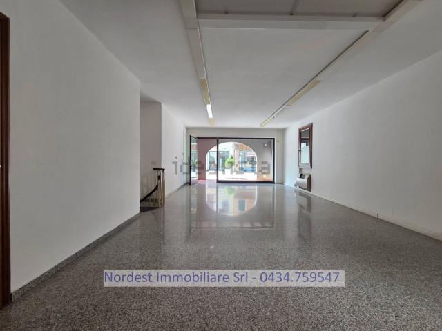 Locale Commerciale in affitto a Gaiarine, Veneto