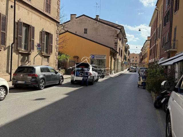 Locale Commerciale in affitto a Fiera-Catena, San Giorgio Di Mantova