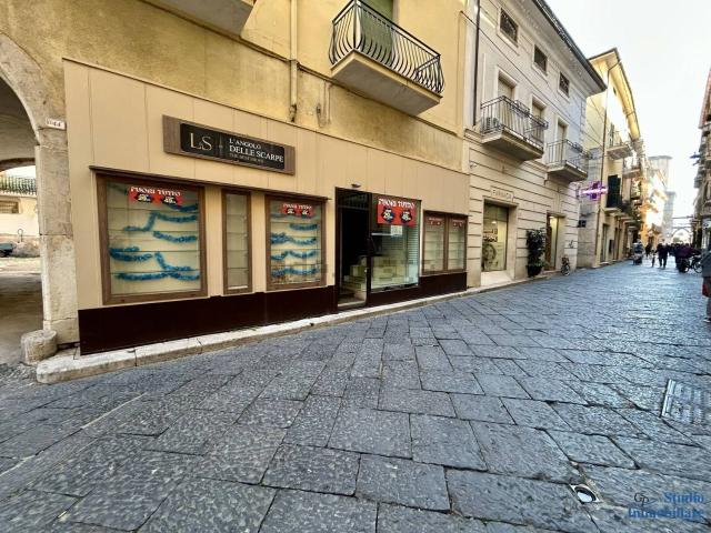 Locale Commerciale in affitto a Porta Vescovo, Salto Di Fondi