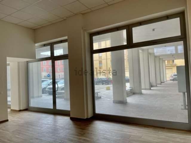 Locale Commerciale in affitto a Unione Comuni Modenesi Area Nord, Mirandola