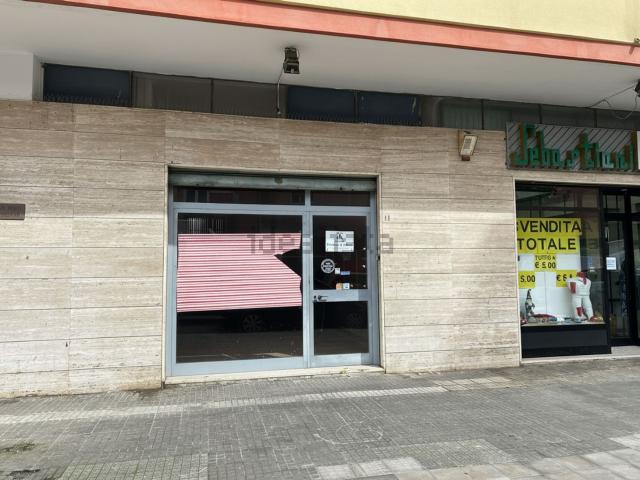 Locale Commerciale in affitto a Puglia, Lecce
