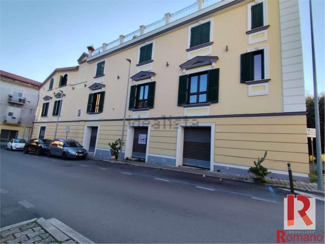 Locale Commerciale in affitto a Sant'Andrea dei Lagni, Santa Maria Capua