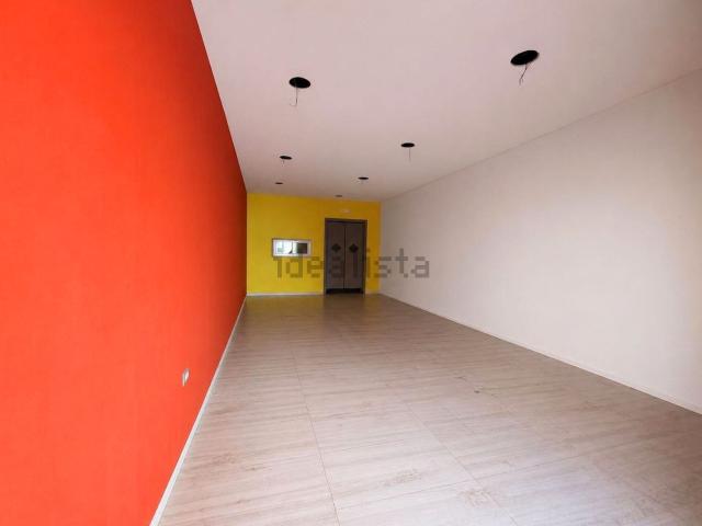 Locale Commerciale in affitto a Puglia, Bari
