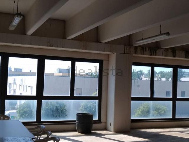 Locale Commerciale in affitto a Cesano, Marche