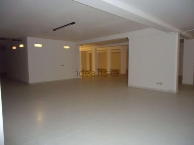 Locale Commerciale in affitto a Marche, Ascoli Piceno