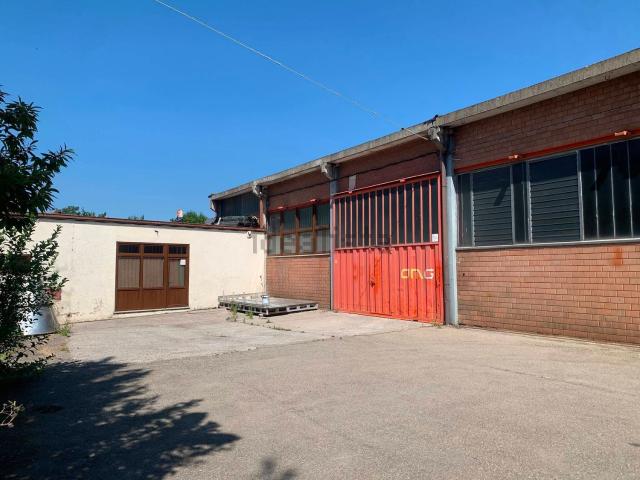 Locale Commerciale in affitto a Unione dei comuni del Frignano, Serramazzoni