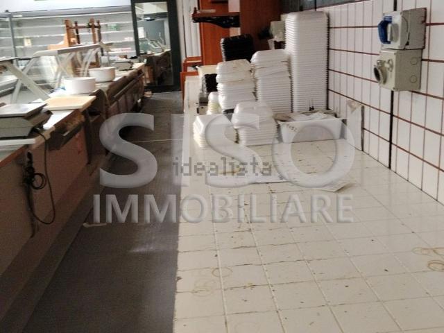 Locale Commerciale in affitto a Acireale, Sicilia