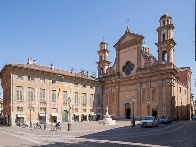 Locale Commerciale in affitto a Piemonte, Alessandria