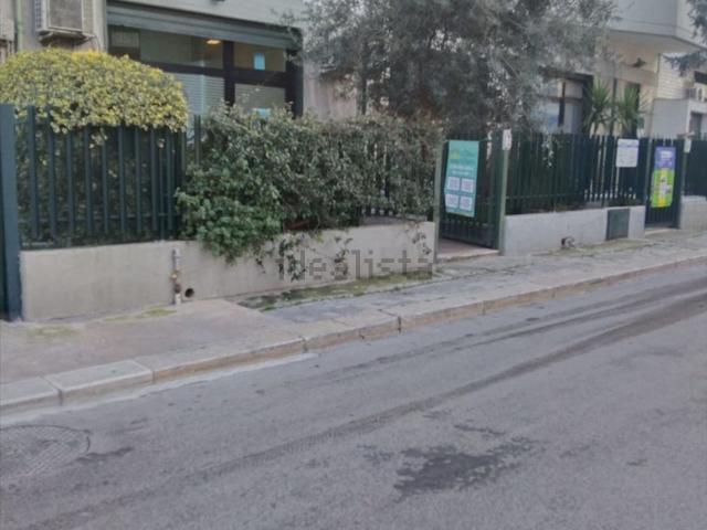 Locale Commerciale in affitto a Puglia, Bari