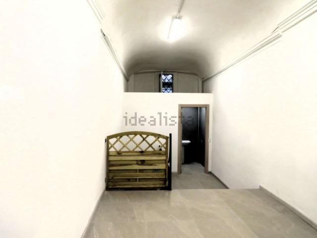 Locale Commerciale in affitto a Duomo, Re