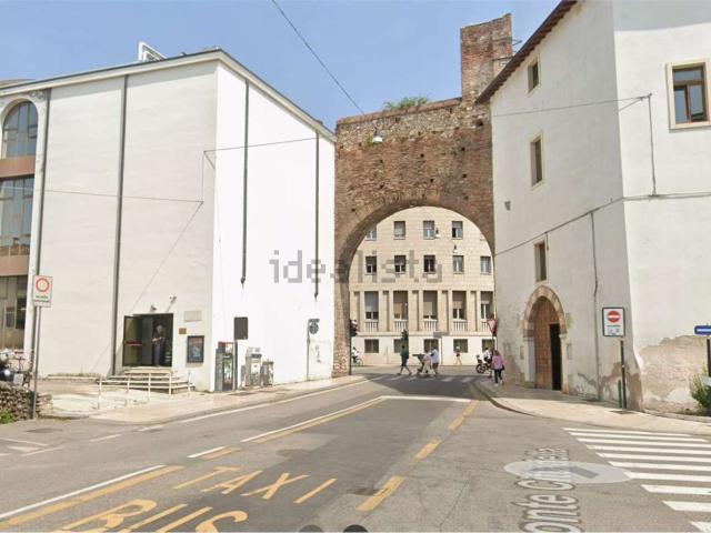 Locale Commerciale in affitto a Centro storico, Brenzone