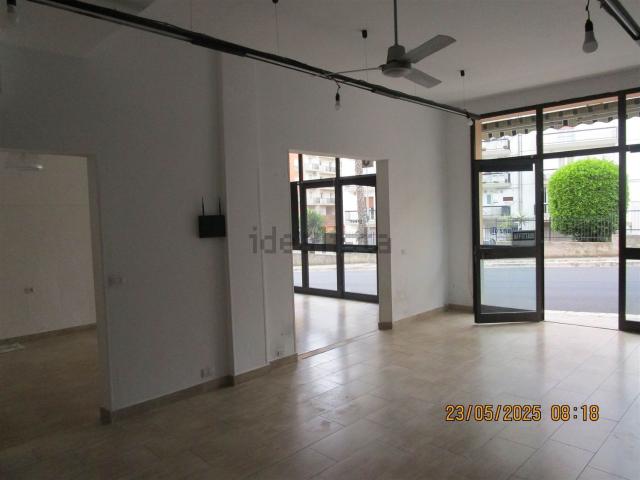 Locale Commerciale in affitto a Ragusa, Sicilia