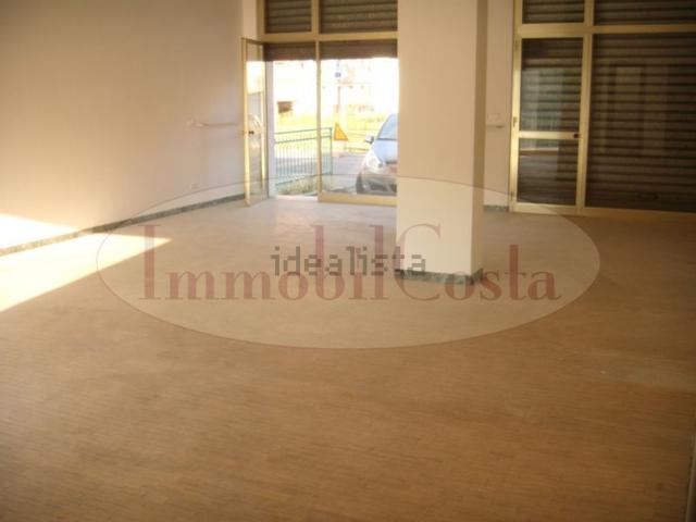 Locale Commerciale in affitto a San Salvatore, Cogorno