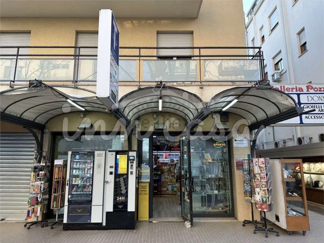 Locale Commerciale in affitto a Rimini, Reggio Emilia