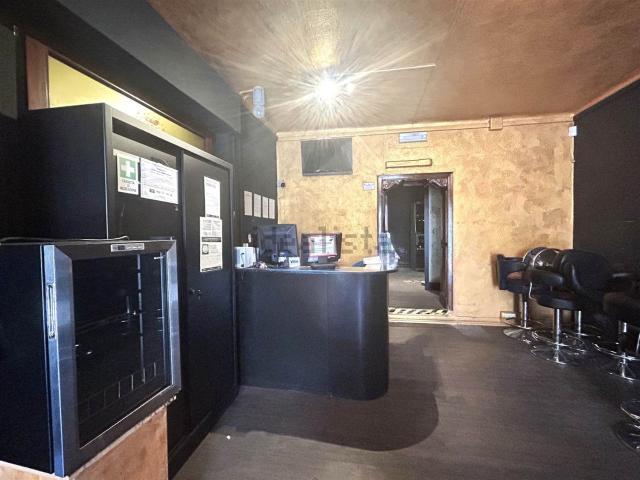 Locale Commerciale in affitto a Zambra, Sesto Fiorentino