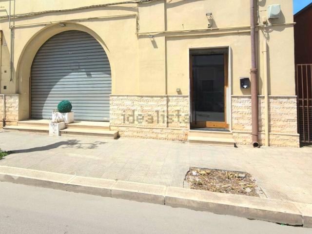 Locale Commerciale in affitto a Puglia, Bari