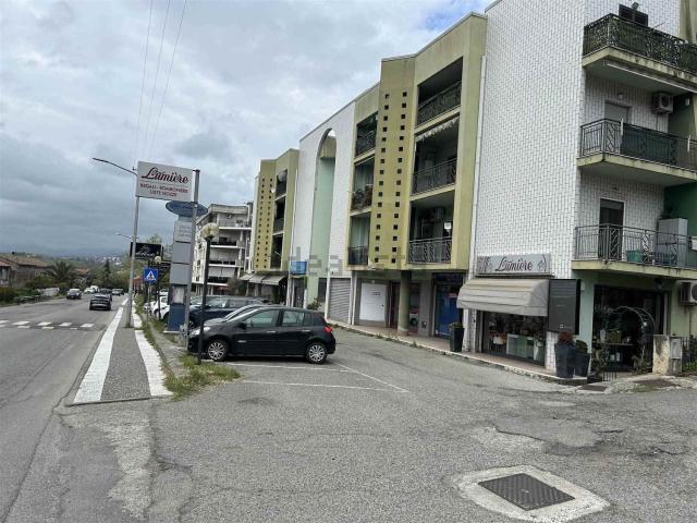 Locale Commerciale in affitto a Sèttimo, Calabria