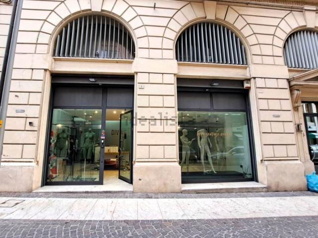Locale Commerciale in affitto a Legnago, Veneto