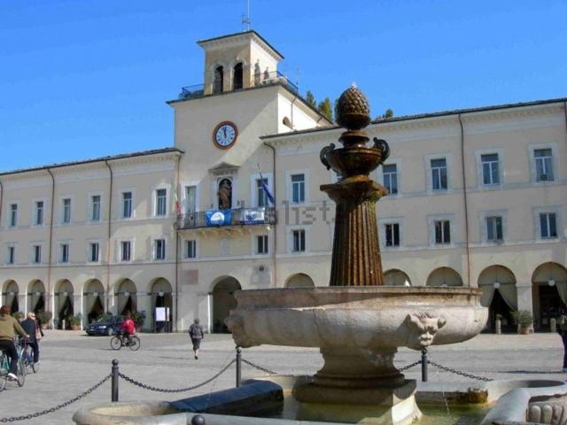 Locale Commerciale in affitto a Cervia, Reggio Emilia