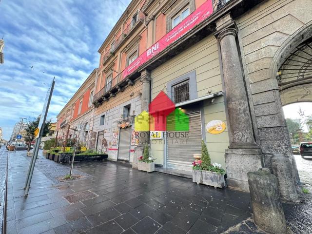 Locale Commerciale in affitto a Giugliano In Campania, Campania