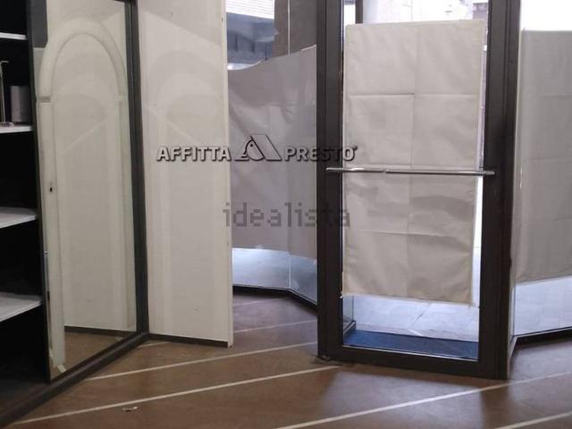 Locale Commerciale in affitto a Unione di Comuni della Romagna Forlivese, Quattro