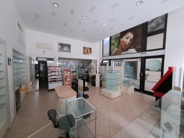 Locale Commerciale in affitto a Unione dei comuni della Bassa Romagna, Cotignola