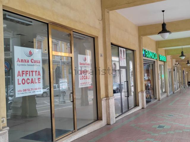 Locale Commerciale in affitto a Quartiere Trento e Trieste, Lanciano