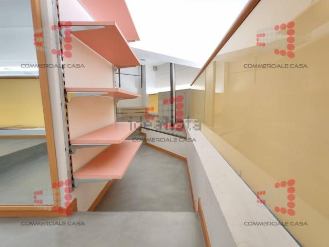 Locale Commerciale in affitto a Mestre-Carpenedo, Venezia