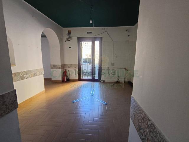 Locale Commerciale in affitto a Castel Morrone, Campania
