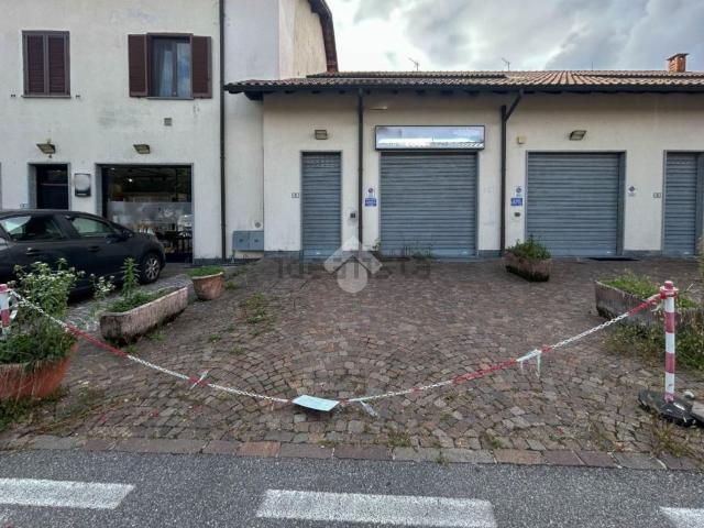 Locale Commerciale in affitto a Cascina Cà, Sulbiate