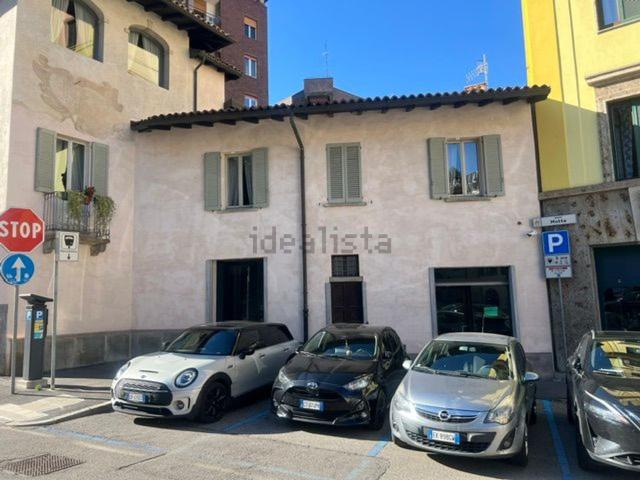 Locale Commerciale in affitto a Biumo Superiore, Varese