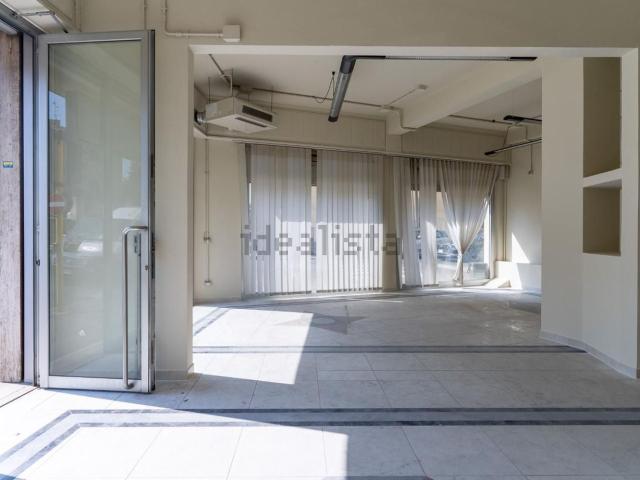 Locale Commerciale in affitto a Unione dei Comuni Circondario dell'Empolese Valdelsa, Empoli
