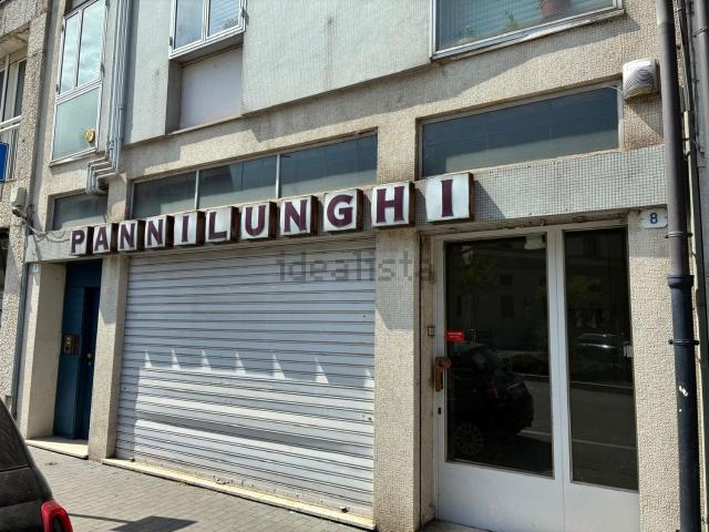 Locale Commerciale in affitto a Borgo Grazzano, Reana Del Roiale