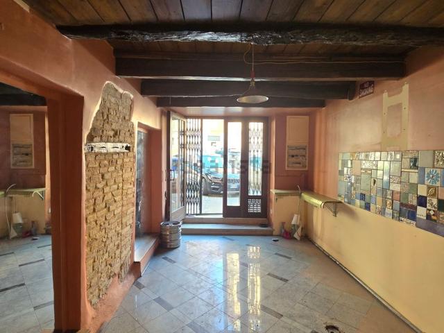 Locale Commerciale in affitto a Centro storico, Marche