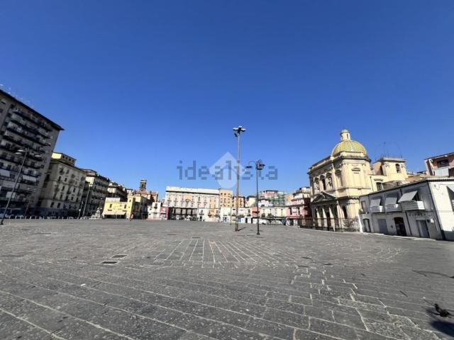 Locale Commerciale in affitto a Municipalità 2, Mercato