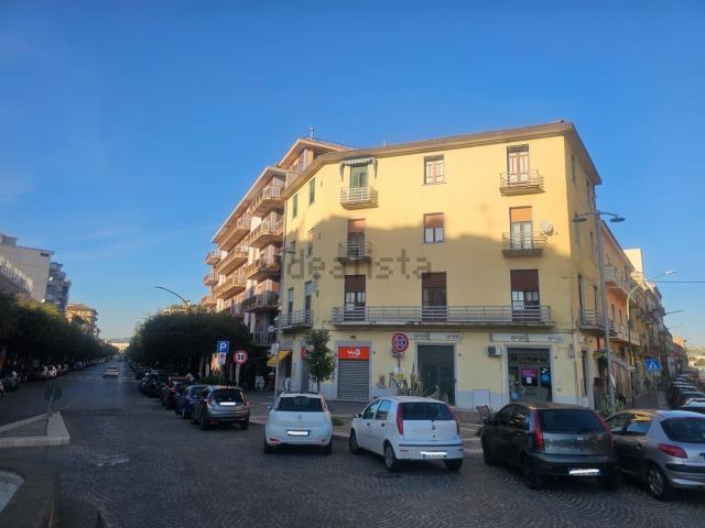 Locale Commerciale in affitto a Benevento, Campania