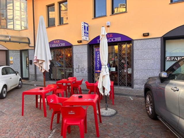 Locale Commerciale in affitto a Biumo Superiore, Varese