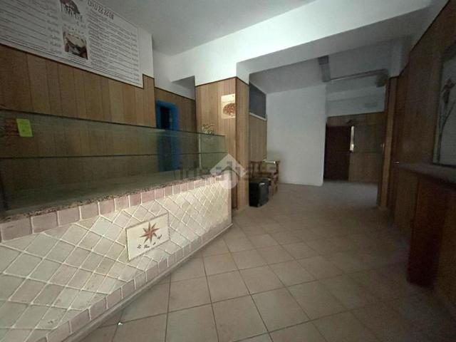 Locale Commerciale in affitto a Montebello, Cenerente